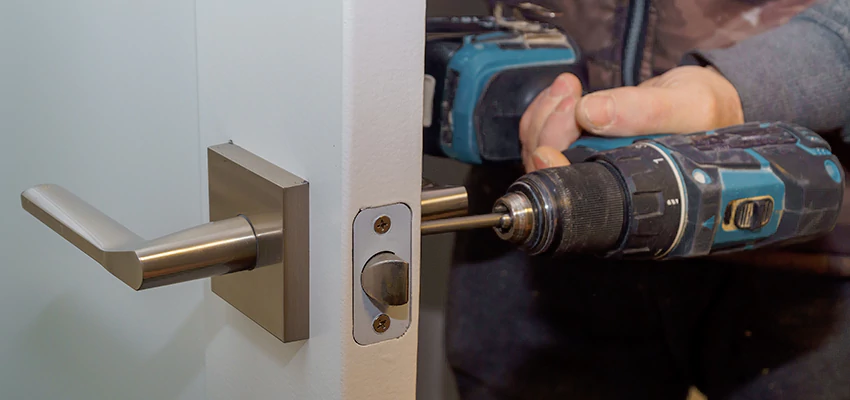 Broken Door Handle Lock Repair in Rosedale, California